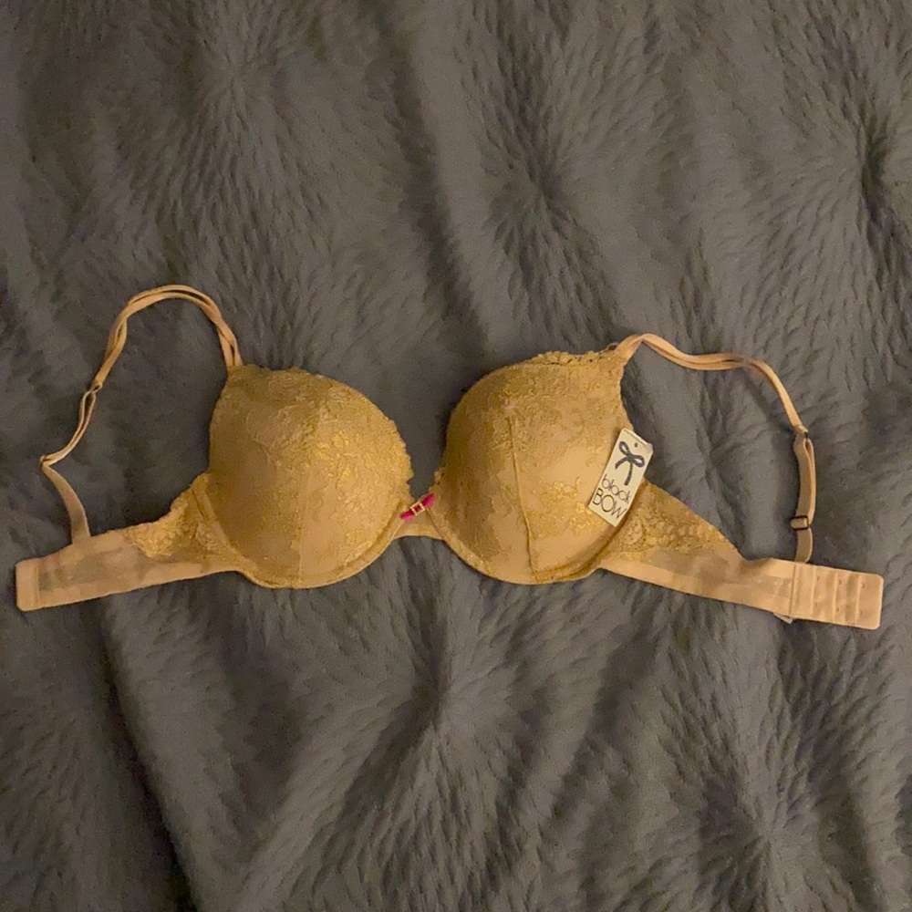 Black bow push-up bra